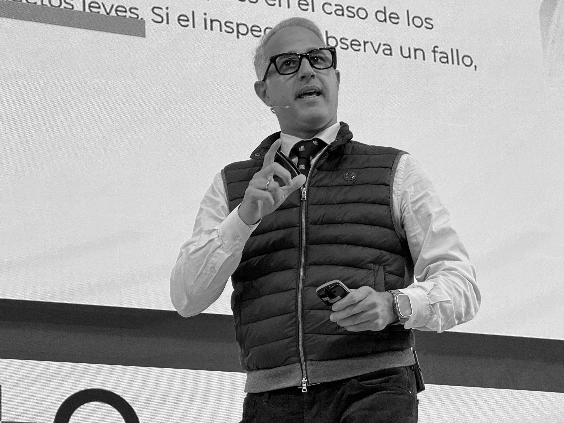 Andrés Pinate impartiendo formación Emotia Labs